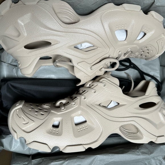 Men’s Balenciaga Clogs - Picture 3 of 4